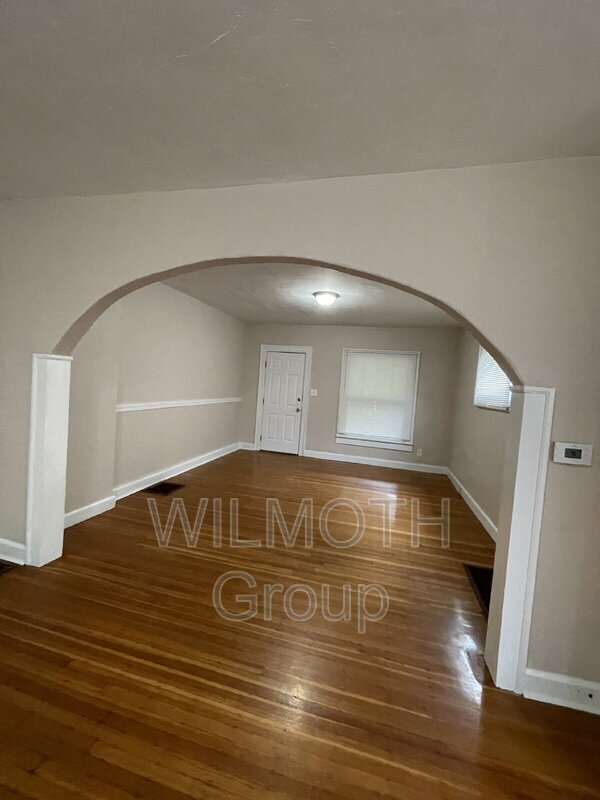 Foto del edificio - 815 N Riley Ave