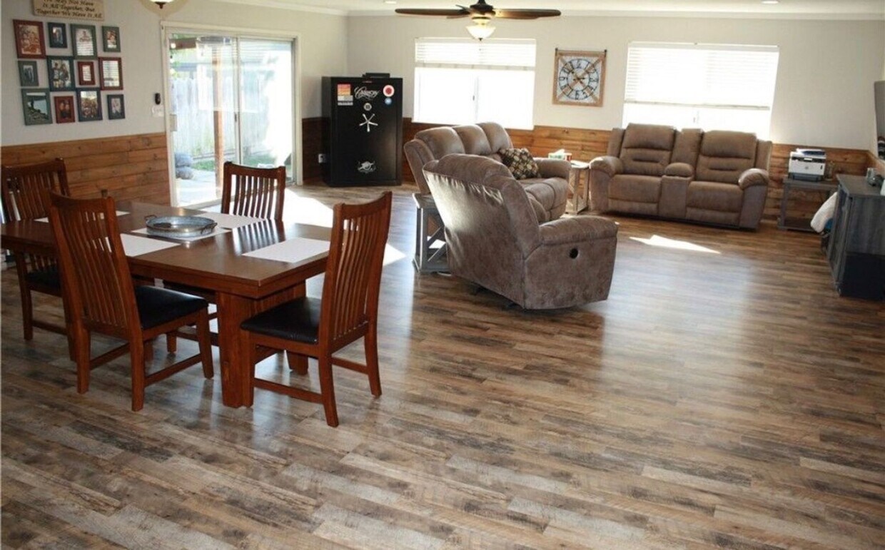 Building Photo - Hilmar Home for rent 3 bed 2 bath