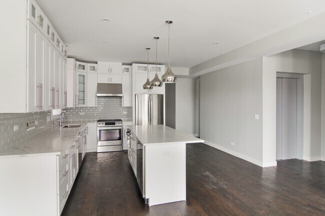 Foto del edificio - 2448 N Clybourn Ave