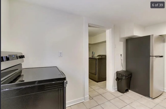 Building Photo - 1321-1323Monro