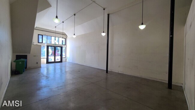 Building Photo - 1 br, 1 bath House - 988 Valencia St