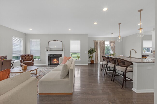 Foto del edificio - 16W674 Hawthorne Ct
