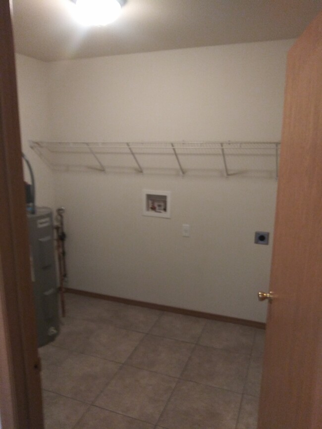 W/D hookup room - 504 N 5th St