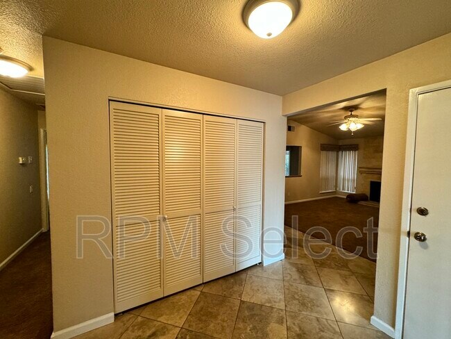 Foto del edificio - 1813 Klamath River Dr