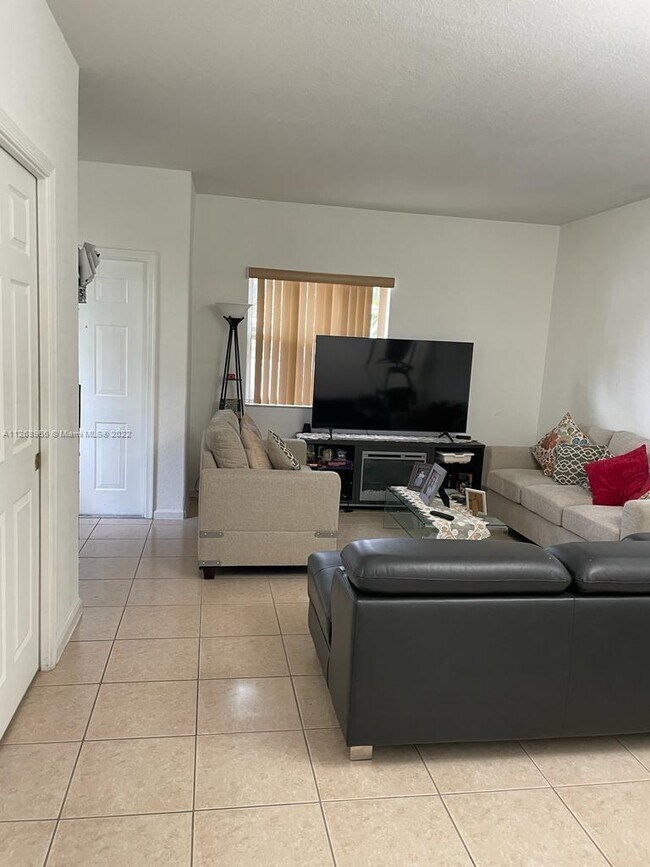 Foto del edificio - 8344 SW 27th St