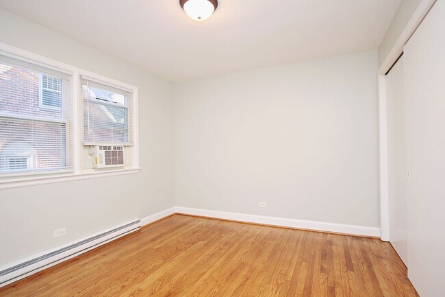 Foto del edificio - Student-Friendly Ivy Rd Apartment Near Foods of All Nations