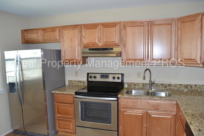 Building Photo - 2339 Hunters Square Ct