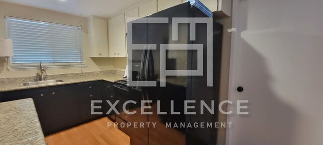 Building Photo - 3/2 House with Updated Kitchen, Water Softener, Gated Pool and Pet Negotaible