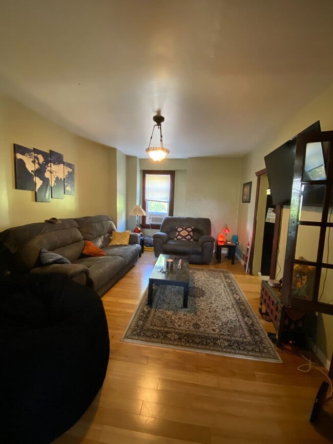 Building Photo - 405 Edgemont St