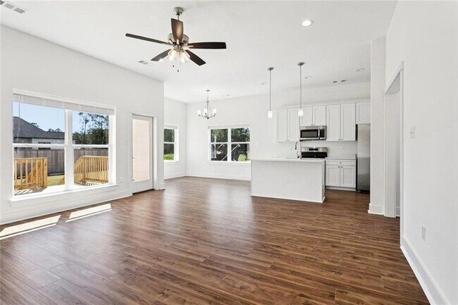 Foto del edificio - 60404 Aqua St