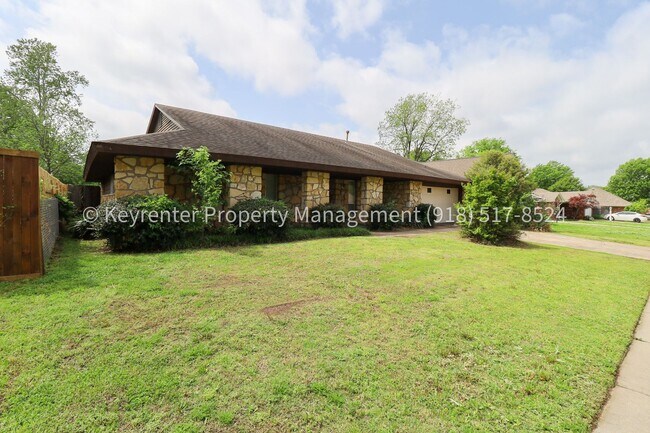 Building Photo - 3 Bed | 2 Bath in Central Tulsa!