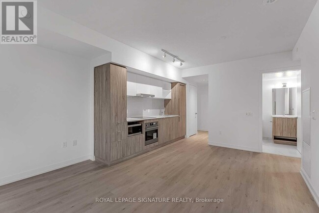 Building Photo - 138 Downes St