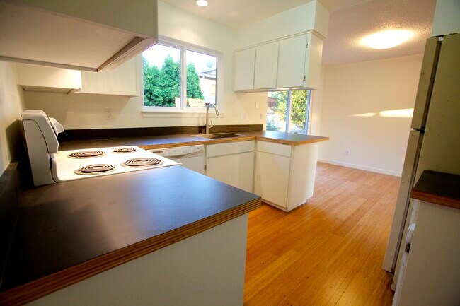 Building Photo - 5112 SE 41st Ave