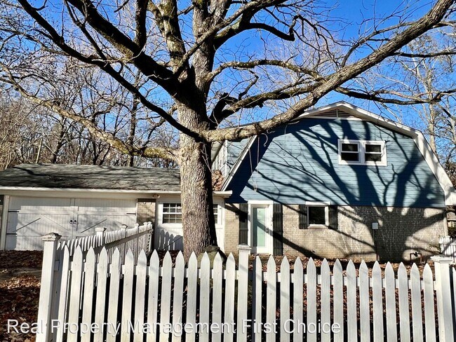 Building Photo - 3 br, 2.5 bath House - 3422 Fresno Street