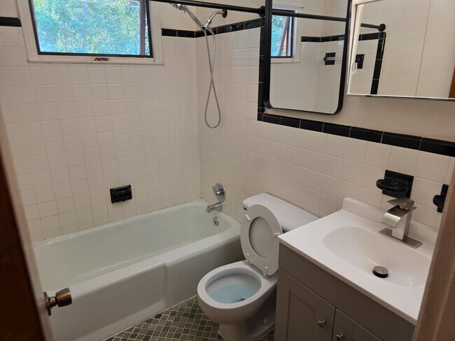 Baño - 1314 Belleville Rd