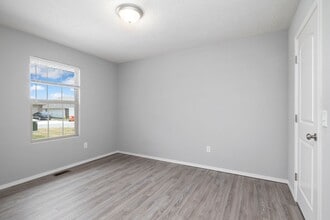 Building Photo - 1357 S Normandy Ave