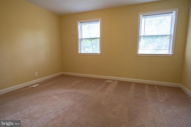 Building Photo - 8631 Geren Rd