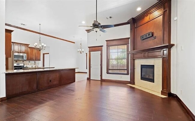 Foto del edificio - Welcome Home! 4 Bedroom + 3 bathroom + 3 c...