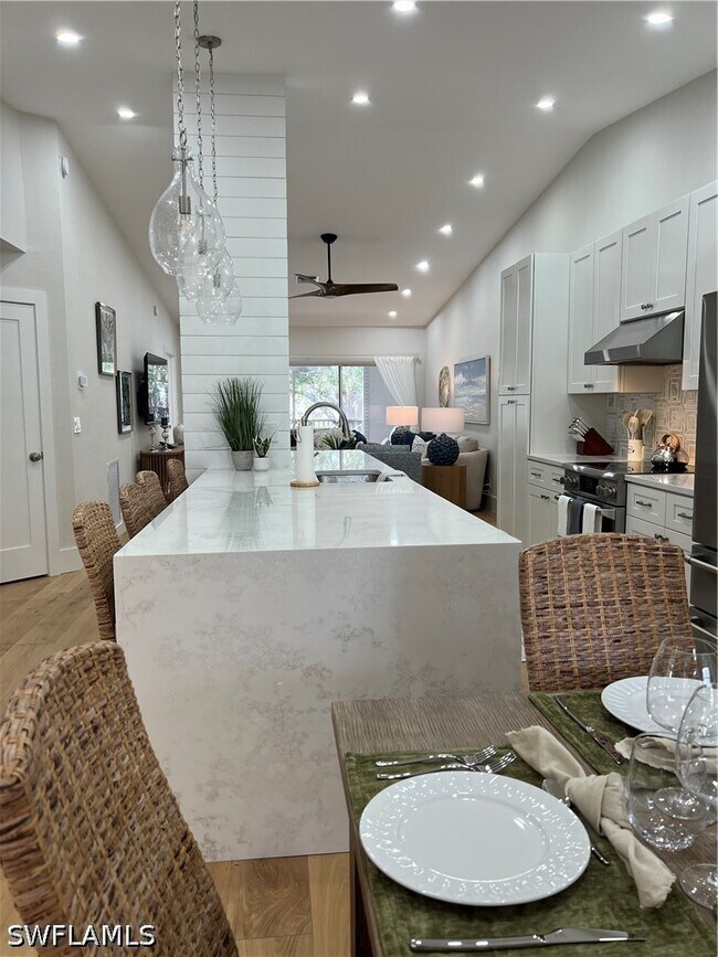 Foto del edificio - 7087 Barrington Cir
