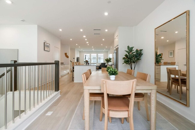 Building Photo - 2717 Everly Dr