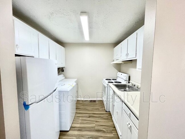 Building Photo - 5520 Beavercrest Dr