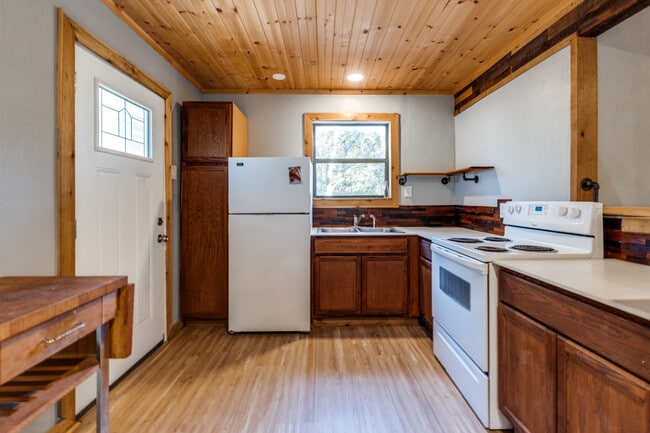 Building Photo - Hallmark