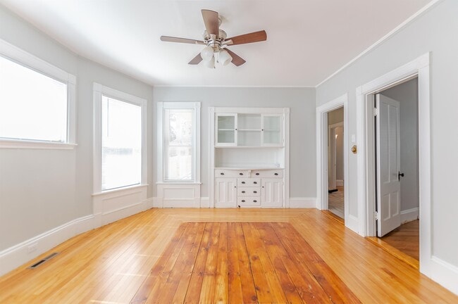 Building Photo - 642 Maple St