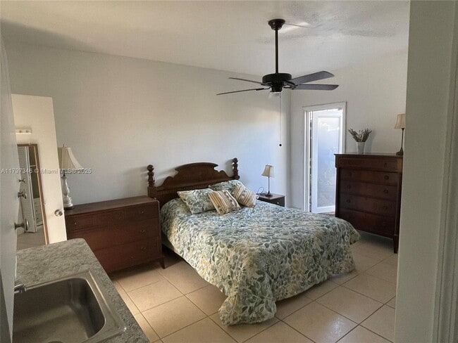 Foto del edificio - Coral Park Estates-0