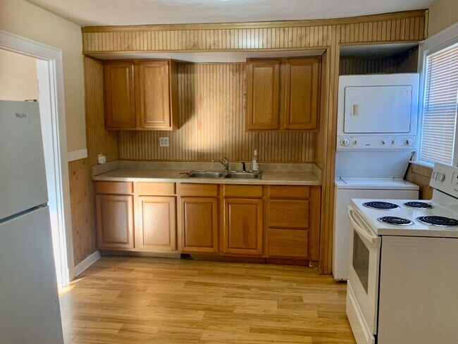 Building Photo - 112 Melrose - For Rent!