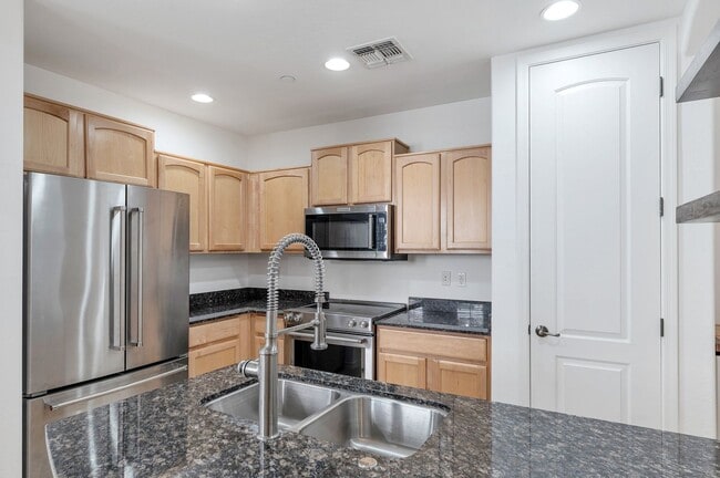 Building Photo - 3 Bedroom 2.5 Bath at Villa Verona Scottsdale