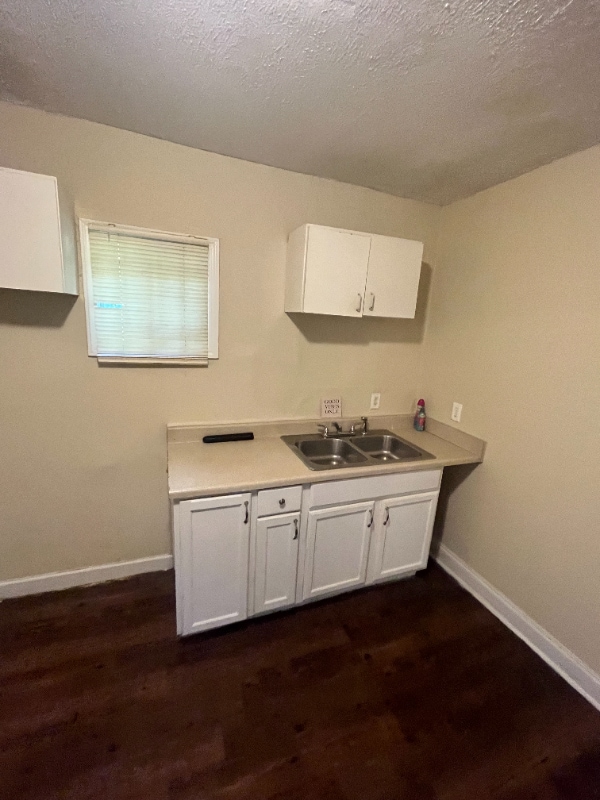 Photo - 215 Vandergriff St House