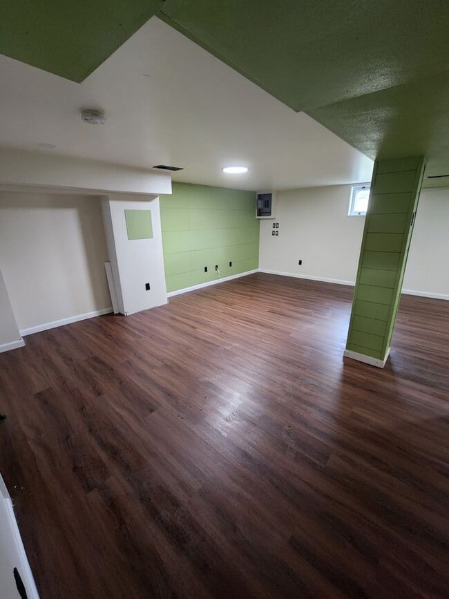 Building Photo - Cozy two bedroom one bath and Hancock scho...