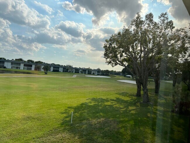 Foto del edificio - 183 Normandy Ln