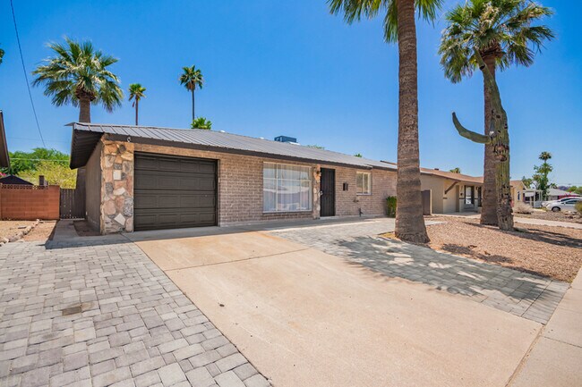Building Photo - 7813 E Cypress St