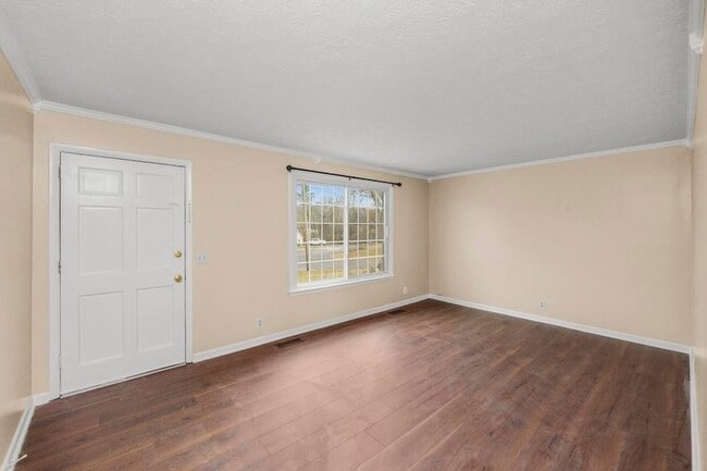 Building Photo - 703 Lucien Dr