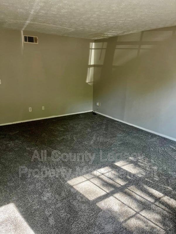 Building Photo - 2946 Spruce Cir