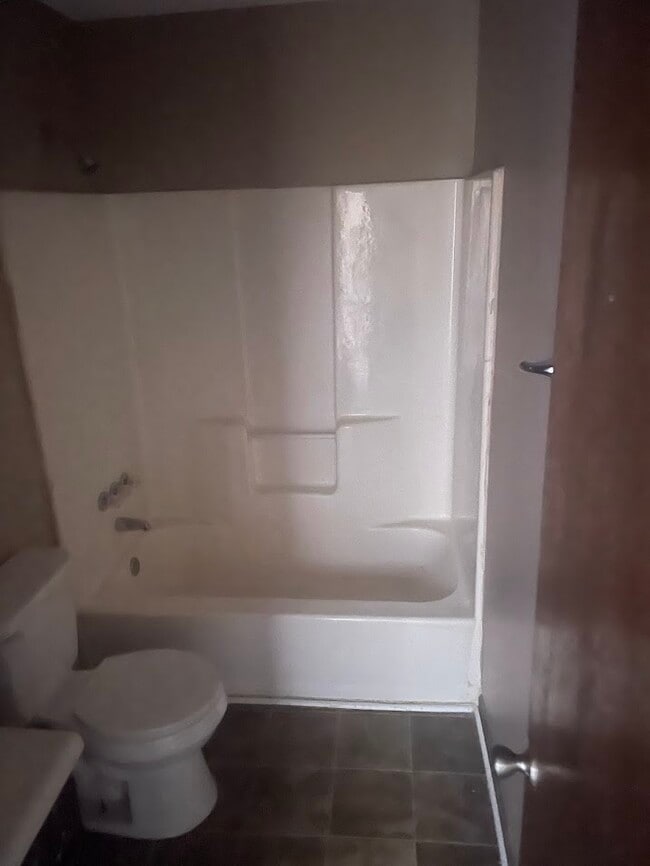 Building Photo - 2725 Yorktown Ave