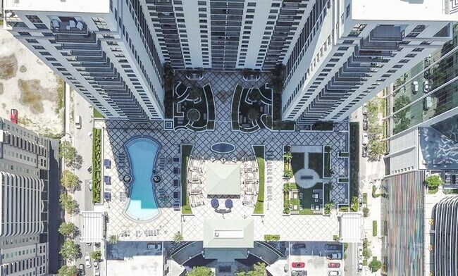 Foto del edificio - 999 SW 1st Ave