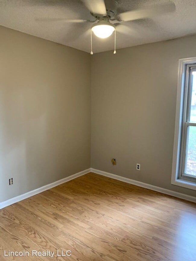 Building Photo - 3 br, 1 bath House - 4033 Danube Circle*