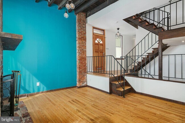 Building Photo - 2553 Meredith St