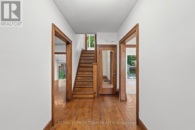 Photo du bâtiment - 131 Acacia Ave