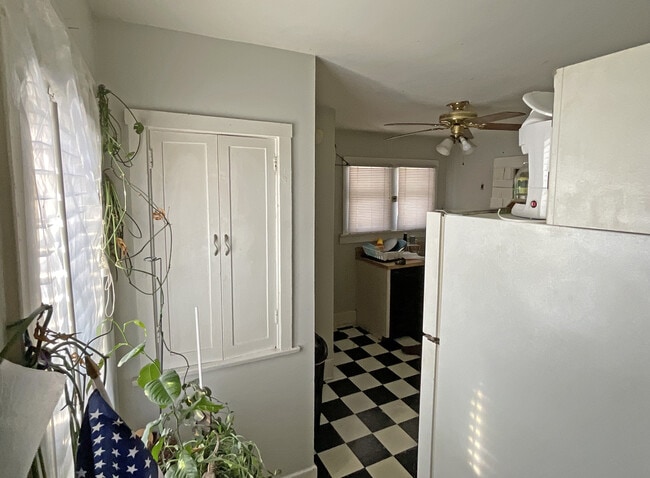 Building Photo - 2017 N Graceland Ave