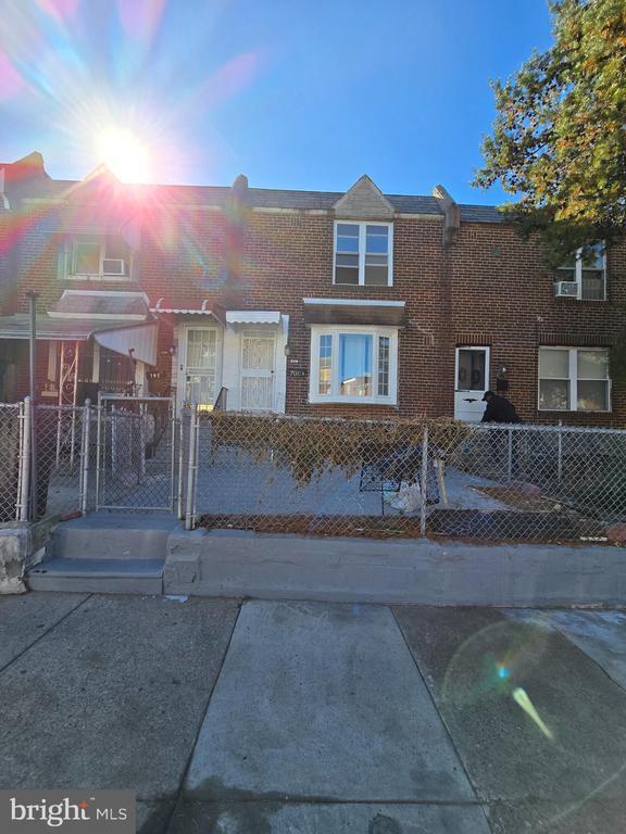 Primary Photo - 700 Landis St