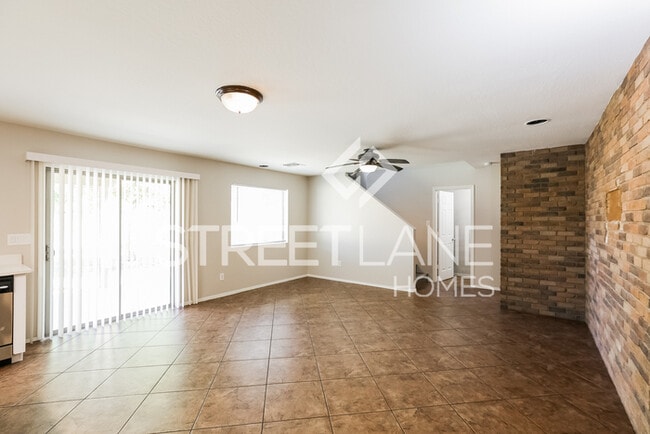 Building Photo - Charming 3 Bedroom/3 Bath