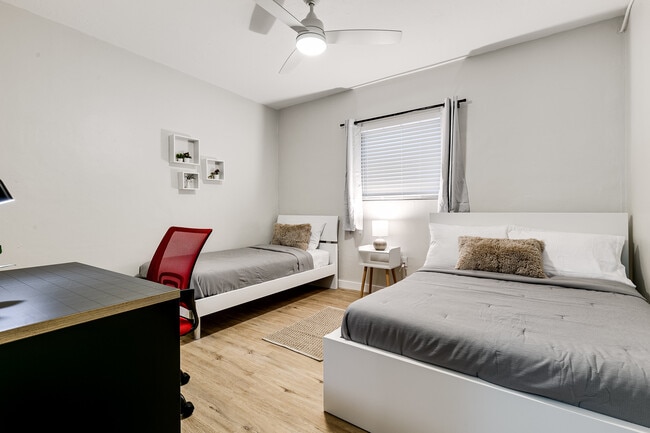 Foto del edificio - 5817 NW 37th St