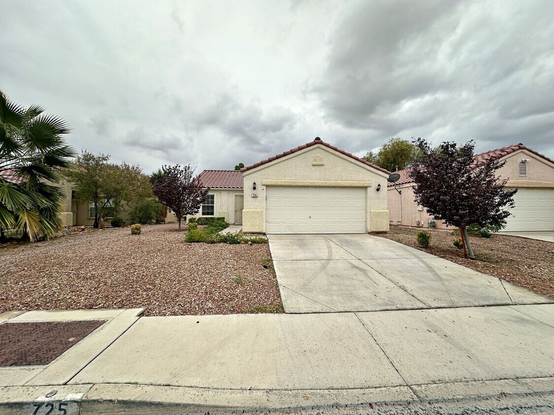 Foto principal - SINGLE STORY 3 BEDROOM HOME IN HENDERSON