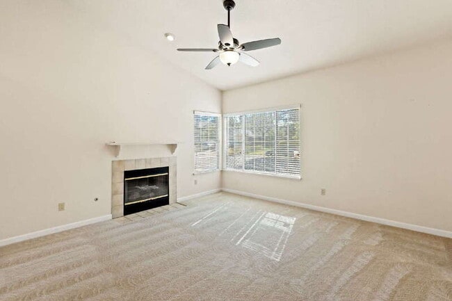 Foto del edificio - 5740 Laguna Park Dr