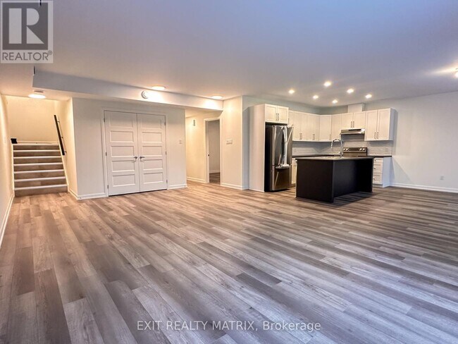 Building Photo - 615 Montessor Cres