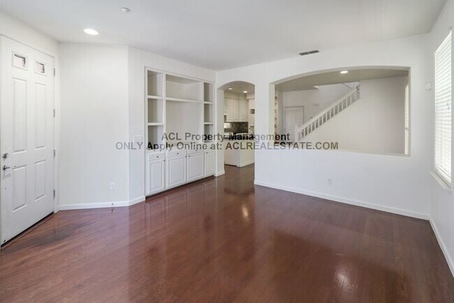 Building Photo - Spacious 3-Bed, 2.5-Bath Home in Prime Bre...
