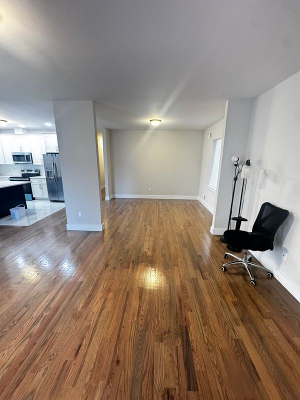 Foto del edificio - 152 Parkwood Ave